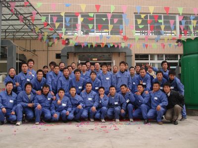  Verification workshop workers take photos at the base 